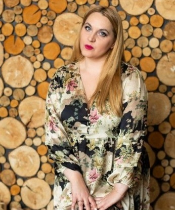 У меня креативный подход и нежные руки, которые способны доставить тебе максимальное удовольствие. С большим опытом в этой сфере, я знаю все секреты и фишки, чтобы удовлетворить самого искушенного мужчину. У меня есть отличные отзывы и я всегда гарантирую полную конфиденциальность. Ты можешь пролистать мои фото и увидеть, насколько я привлекательна. Живу в Москве, так что встретимся? 🌸💋 235, 45 лет