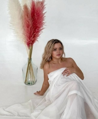 Молодая и страстная красавица приглашает на незабываемый экспириенс. Готова порадовать тебя приятными сюрпризами и шикарными ласками. Позволь себе настоящее наслаждение! 657, 22 года